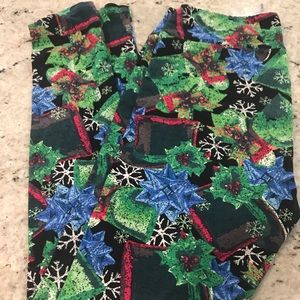 Lularoe Christmas leggings size tall and curvy